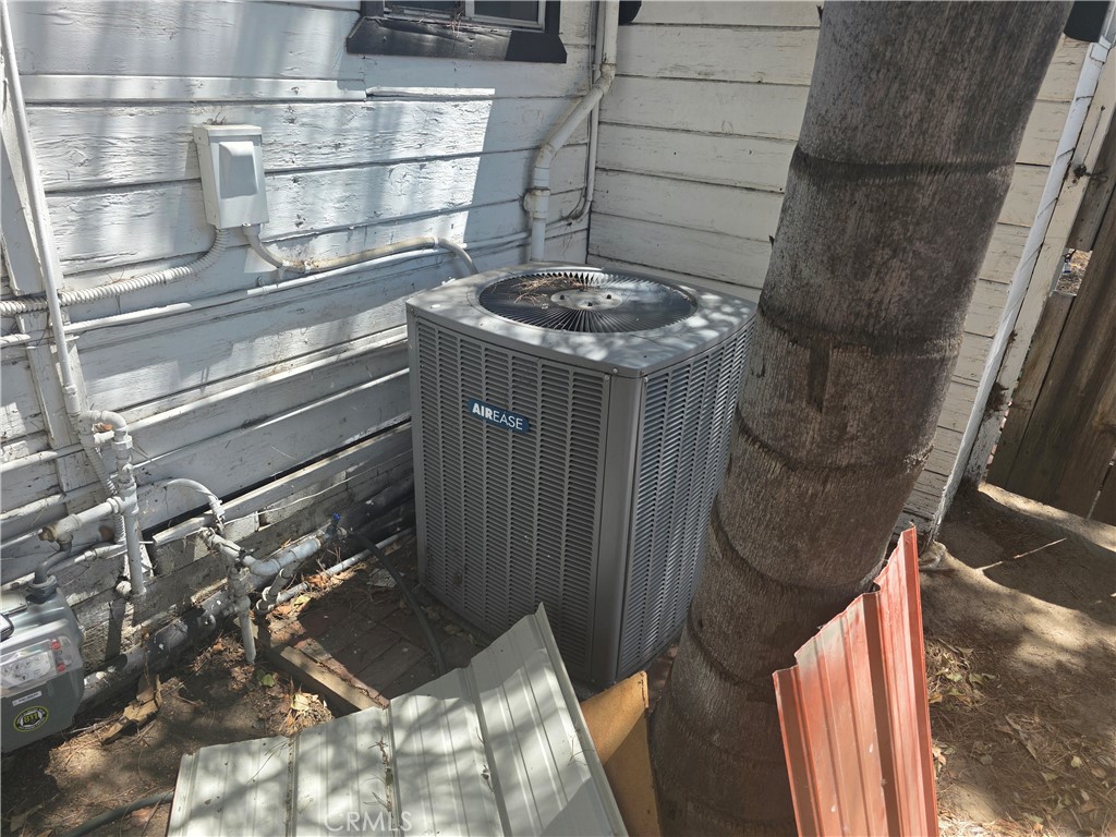 2881 N Golden Property Photo 23