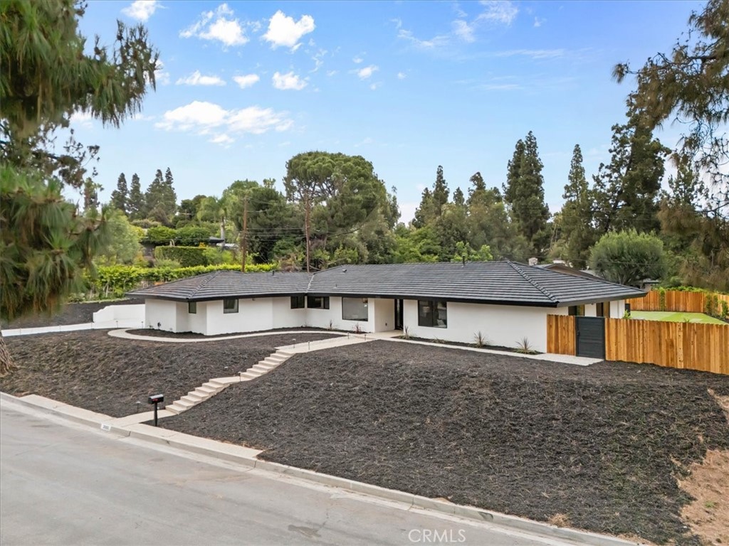 2000 Redondo Property Photo 2