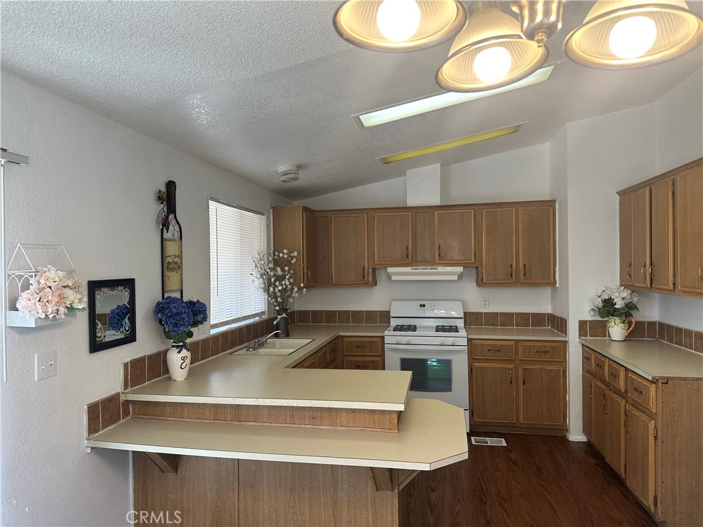 9888 Forest Ct Property Photo 7