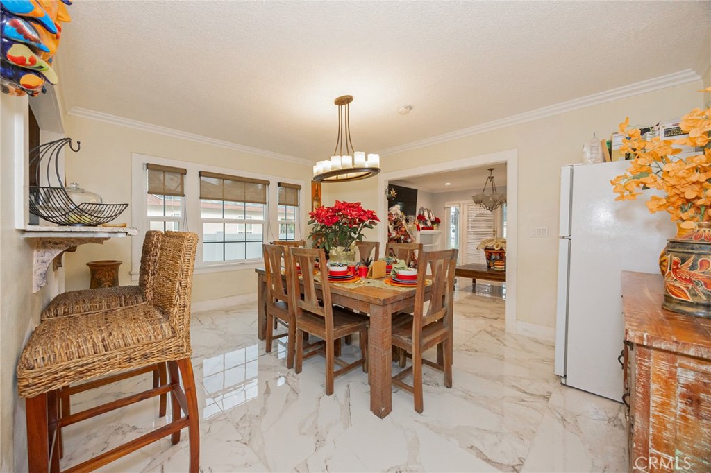 4019 S Van Ness Avenue Property Photo 8