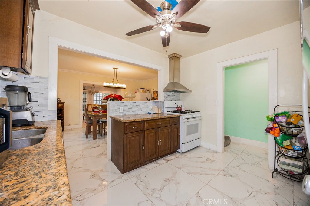 4019 S Van Ness Avenue Property Photo 12
