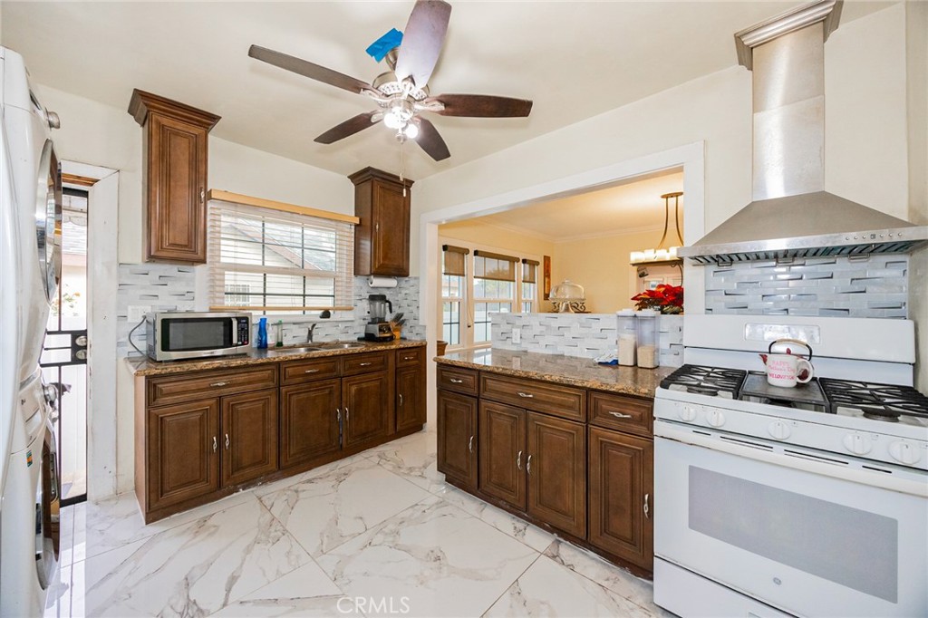 4019 S Van Ness Avenue Property Photo 13
