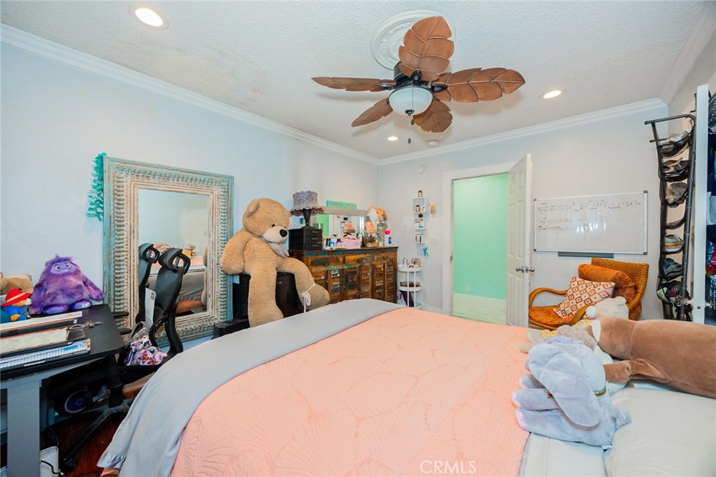 4019 S Van Ness Avenue Property Photo 15