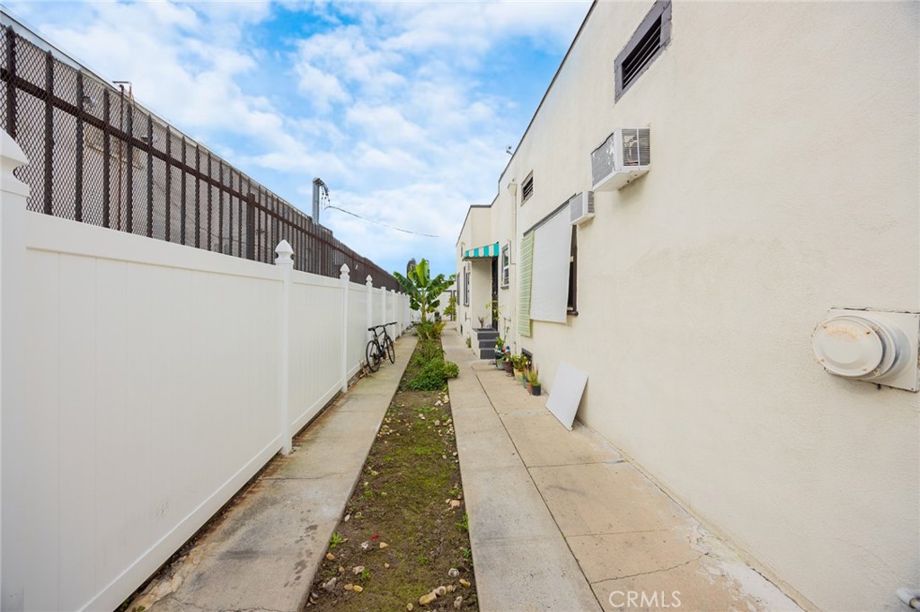 4019 S Van Ness Avenue Property Photo 21