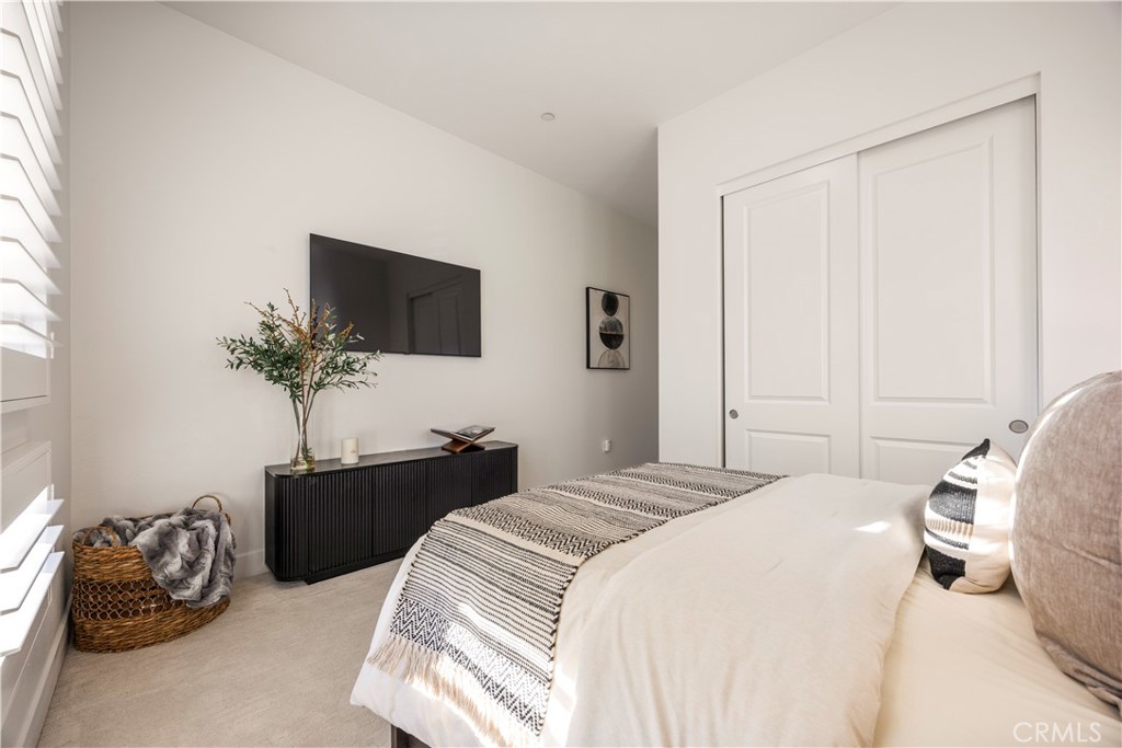 27762 Lens Property Photo 35