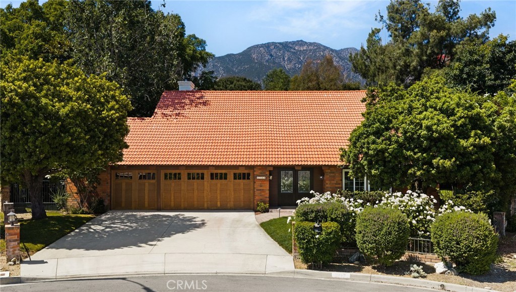 5717 Shire Court Property Photo 3