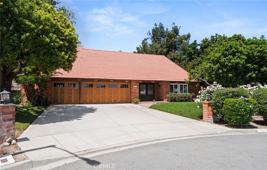 5717 Shire Court Property Photo 5