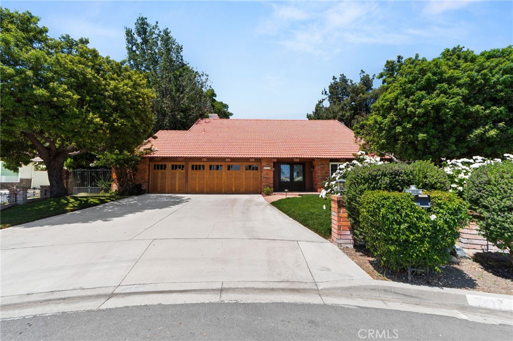 5717 Shire Court Property Photo 6