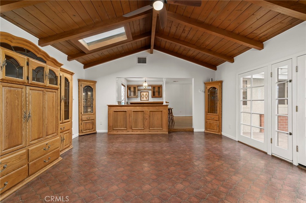 333 W Newburgh Street Property Photo 22