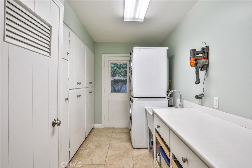 666 W 9th Street Property Photo 21
