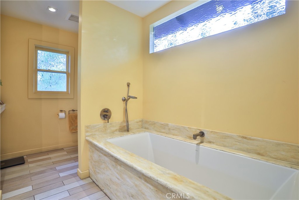 666 W 9th Street Property Photo 23