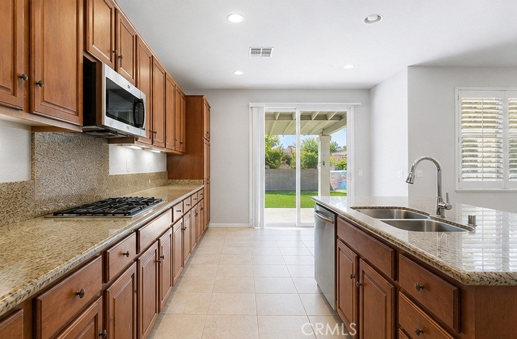 6136 Walnut Grove Court Property Photo 4