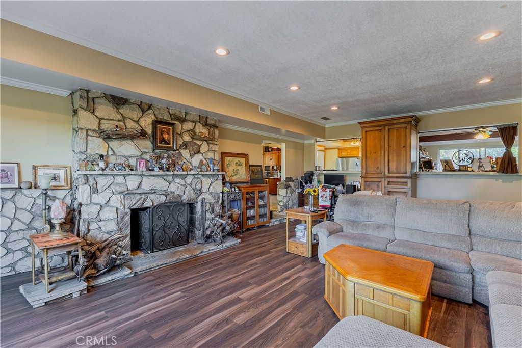 1343 E Maplegrove Street Property Photo 18