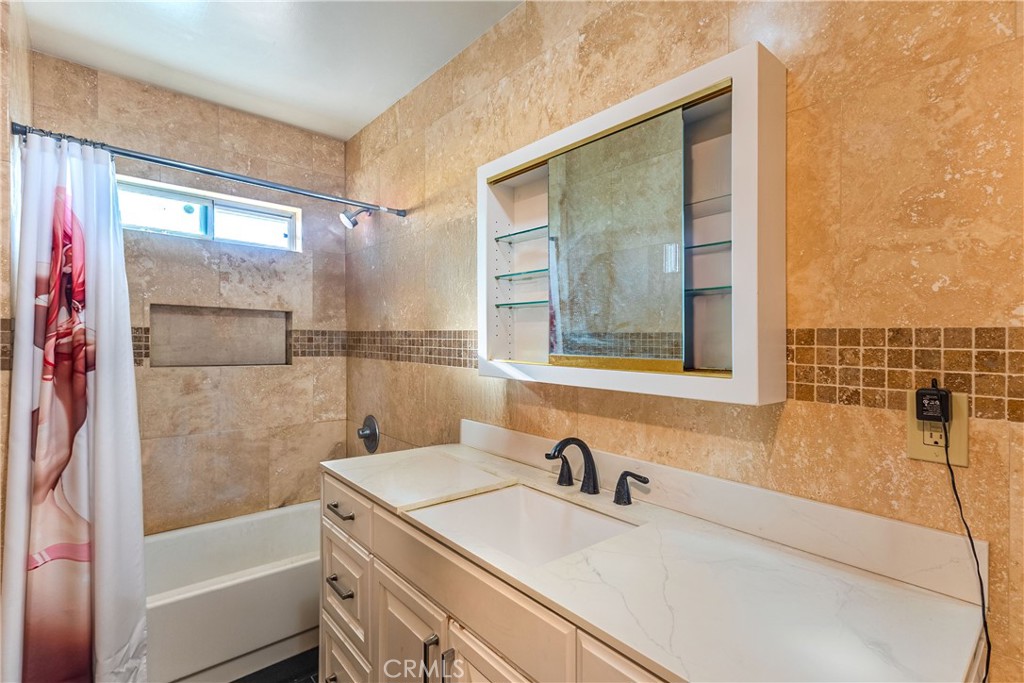 1343 E Maplegrove Street Property Photo 30