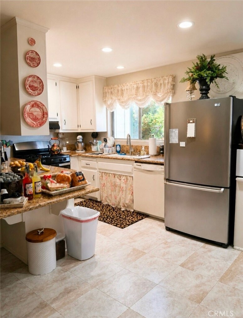 328 Grenfall Property Photo 6