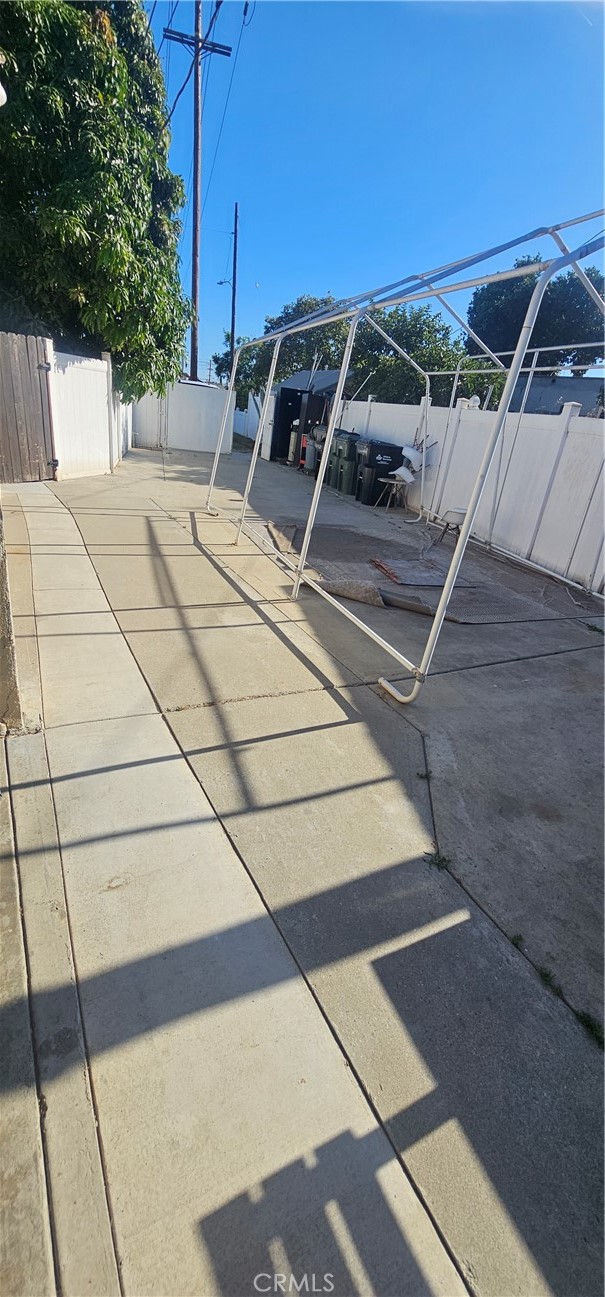 6219 Lanto Property Photo 3