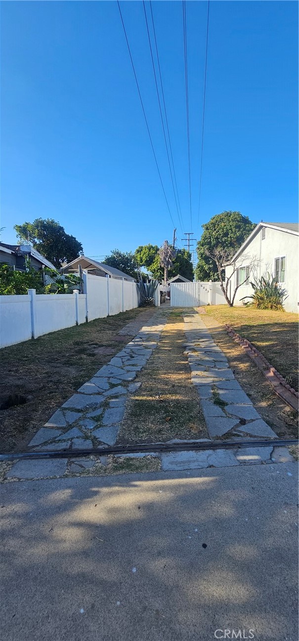 6219 Lanto Property Photo 9