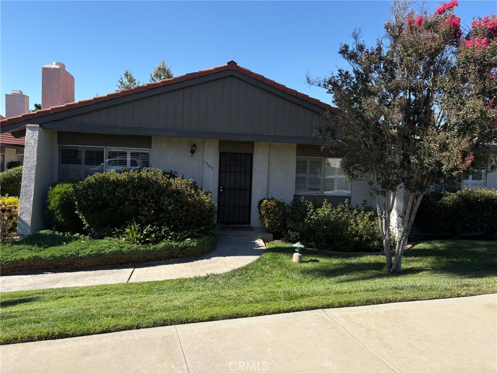 1585 Christopher Property Photo 1