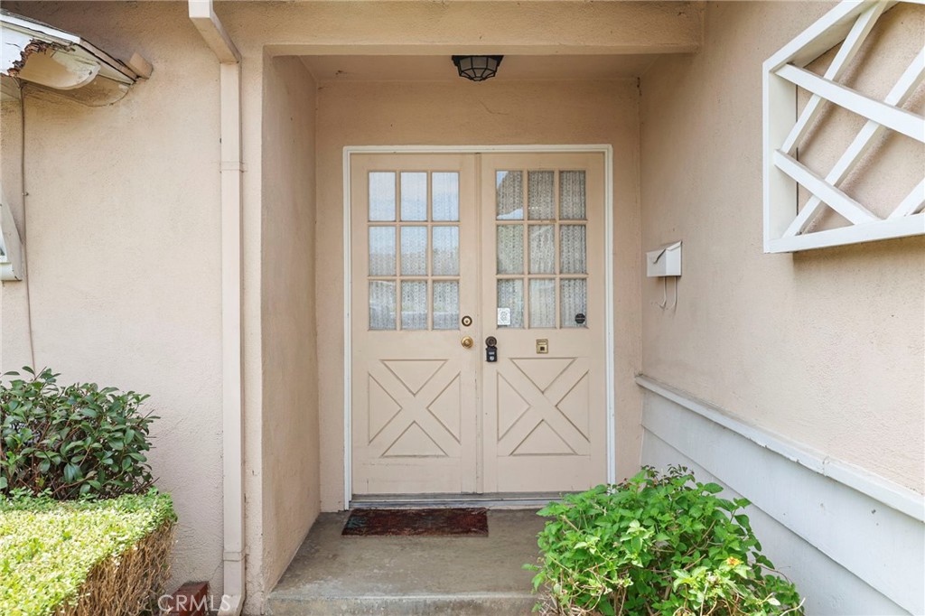 1676 E Wingate Street Property Photo 2
