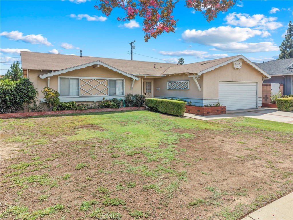 1676 E Wingate Street Property Photo 3