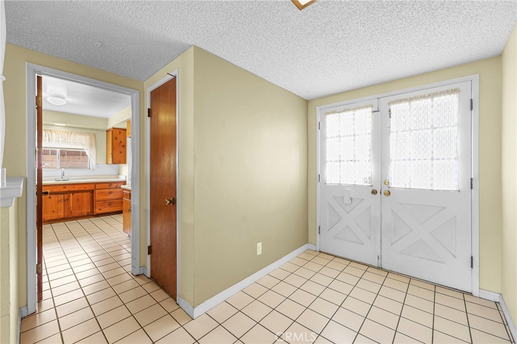 1676 E Wingate Street Property Photo 5