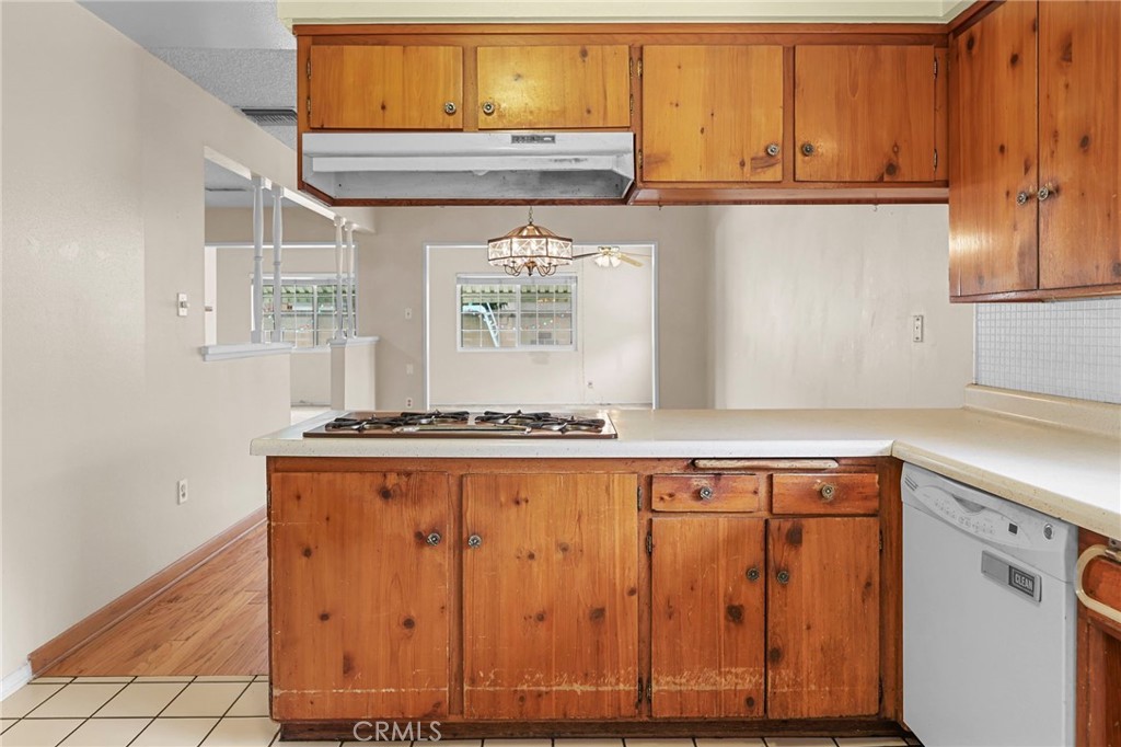 1676 E Wingate Street Property Photo 10