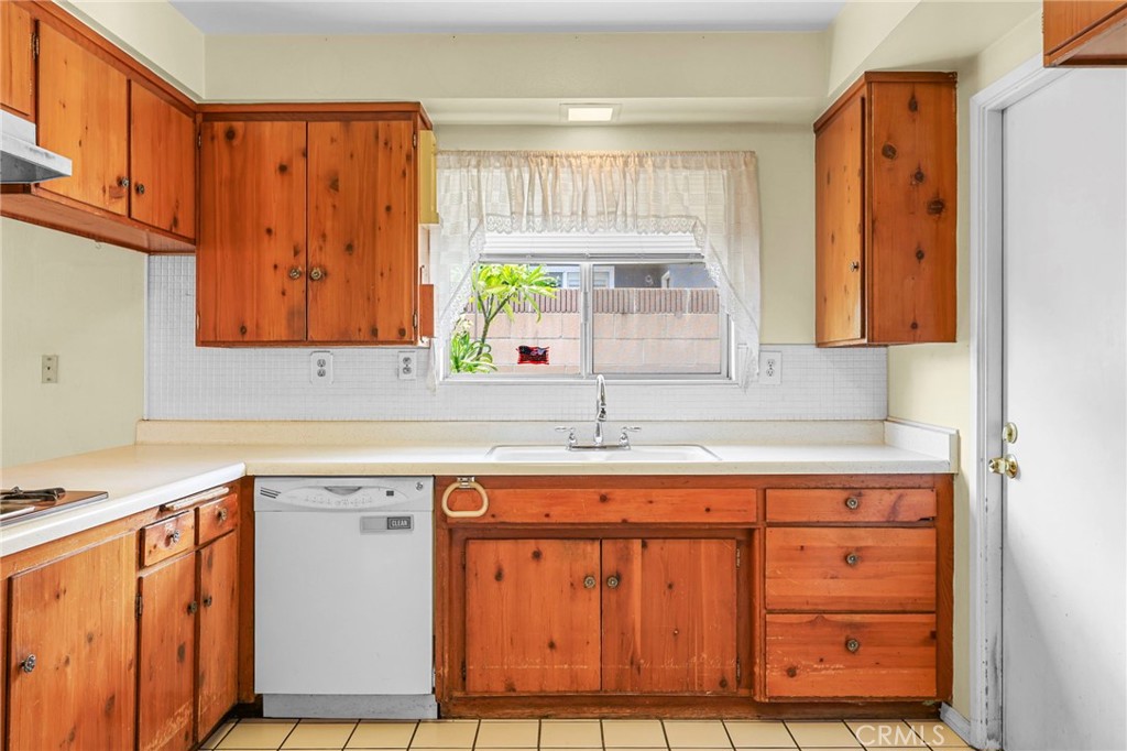 1676 E Wingate Street Property Photo 12
