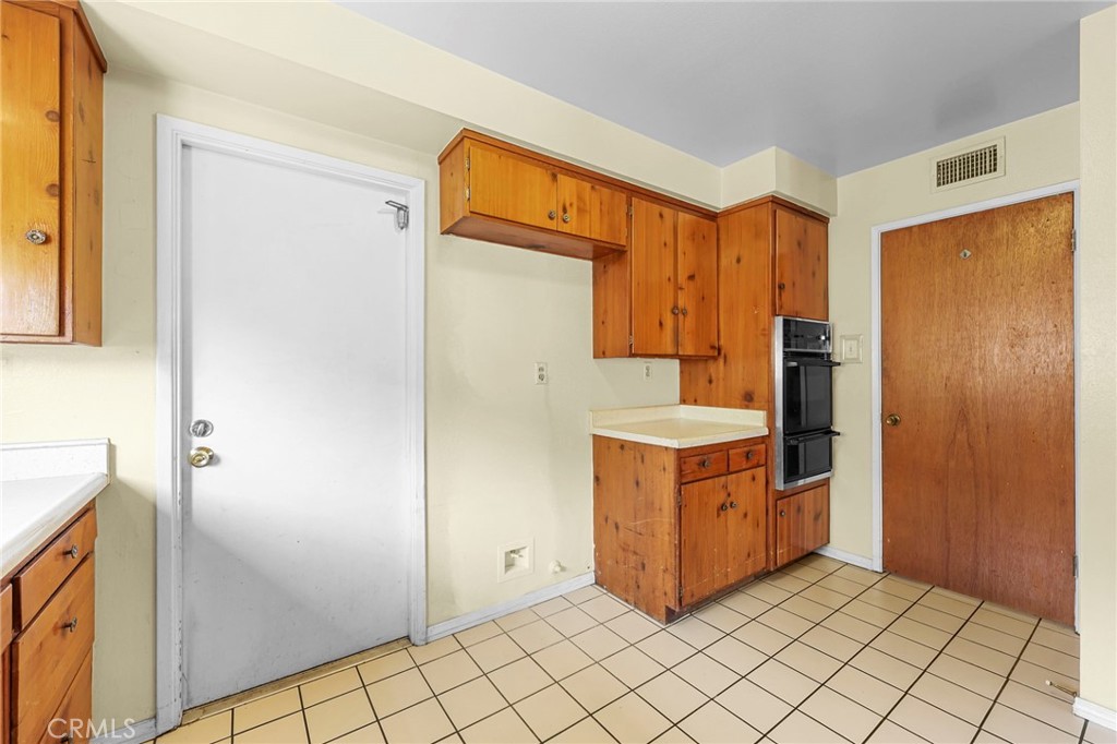1676 E Wingate Street Property Photo 13
