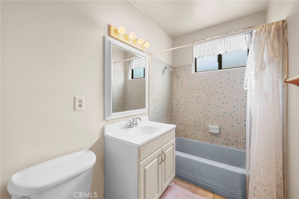 1676 E Wingate Street Property Photo 23