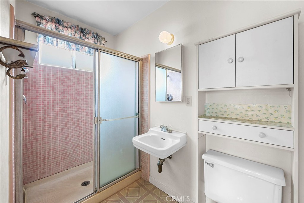 1676 E Wingate Street Property Photo 28