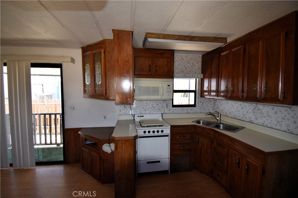 11250 Barstow Road 18 Property Photo 6