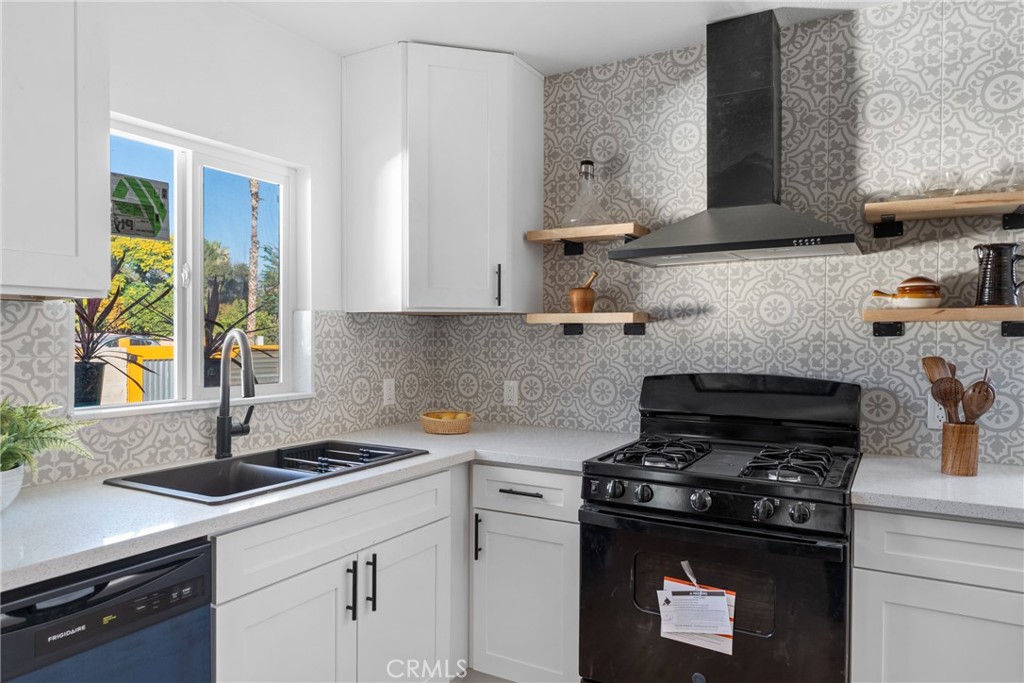 24511 4th Property Photo 6