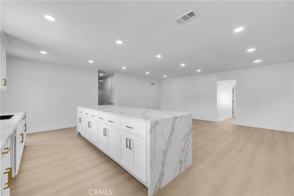 9900 Niagara Property Photo 8
