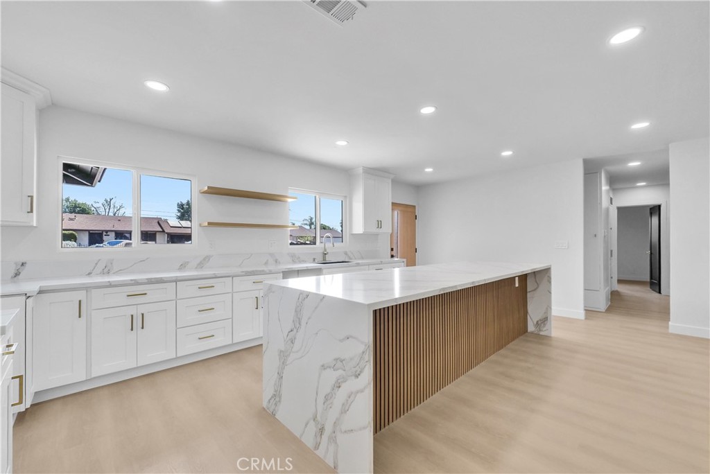 9900 Niagara Property Photo 10