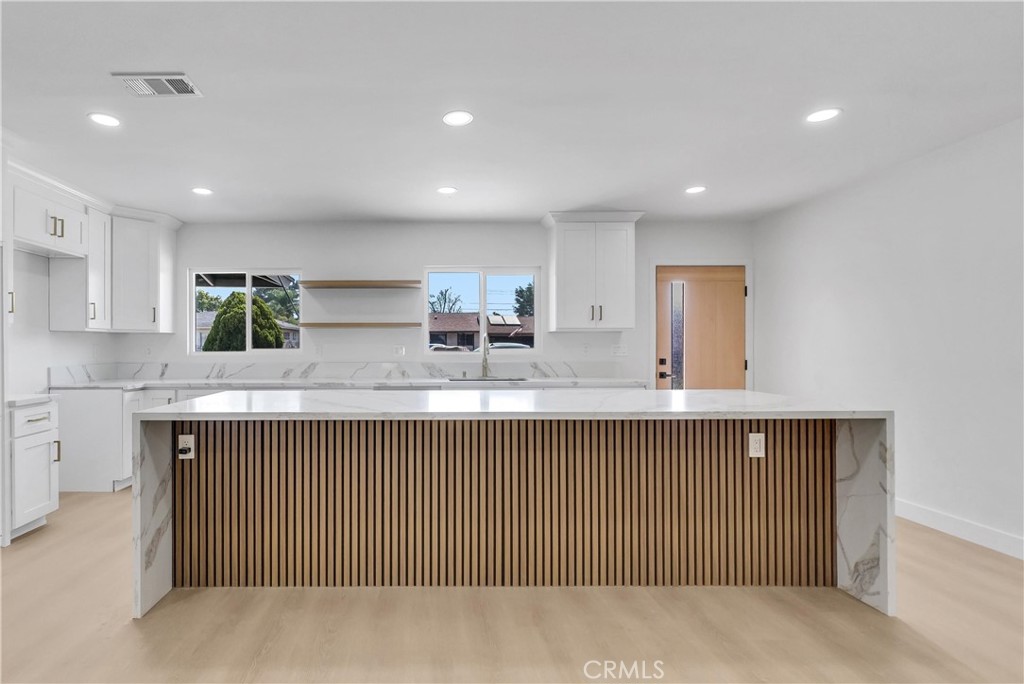 9900 Niagara Property Photo 11