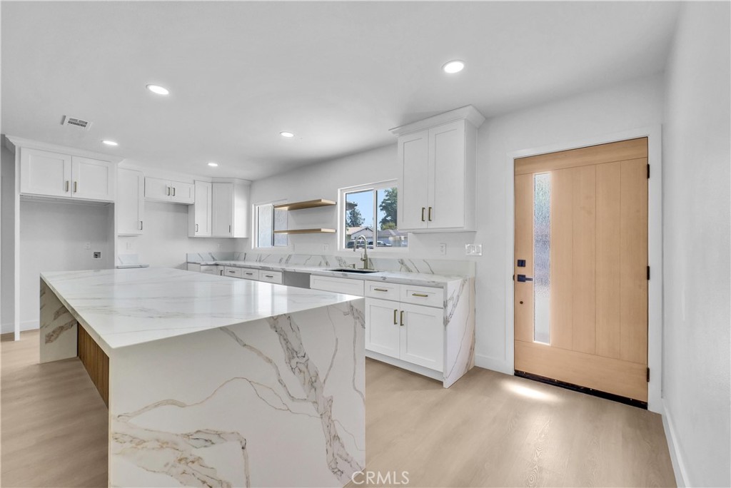 9900 Niagara Property Photo 12