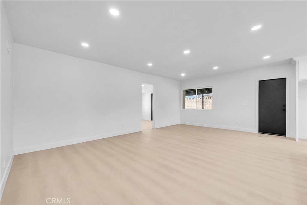 9900 Niagara Property Photo 14