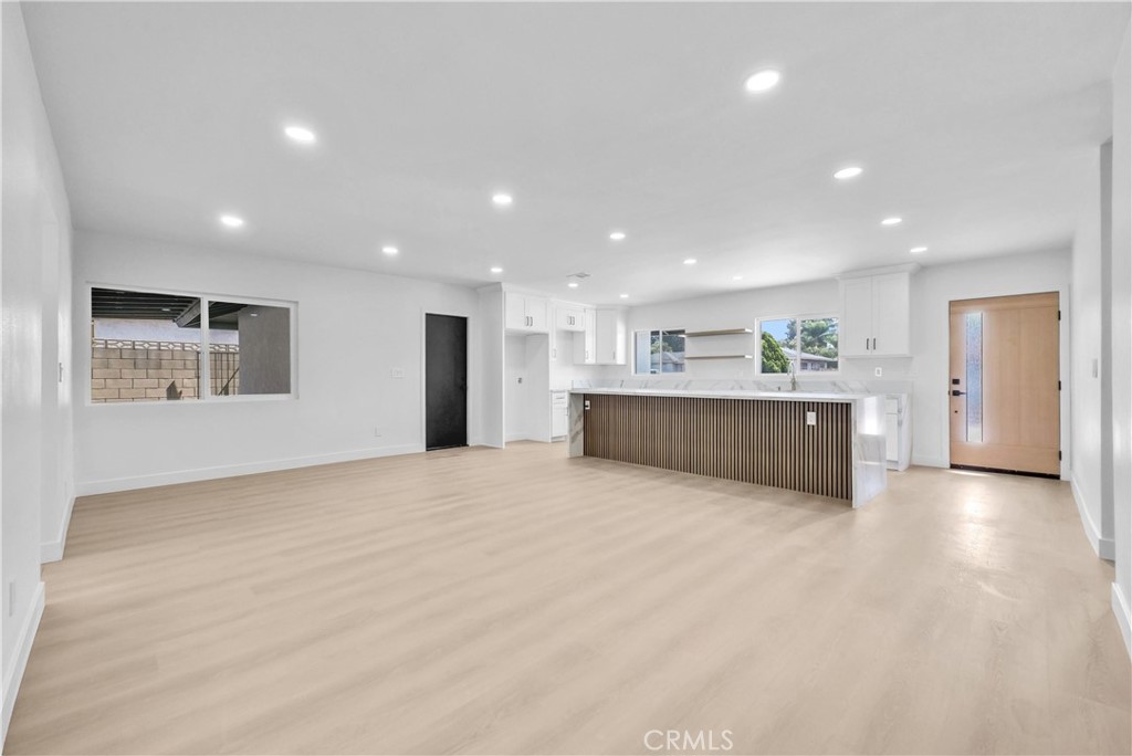 9900 Niagara Property Photo 15