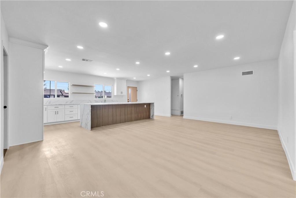9900 Niagara Property Photo 16