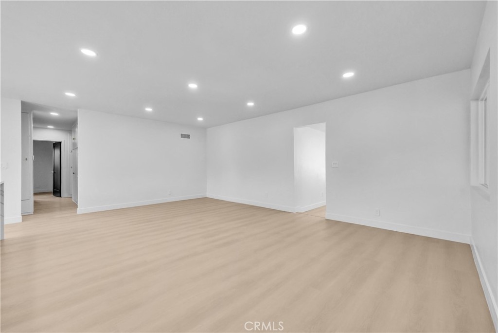 9900 Niagara Property Photo 17