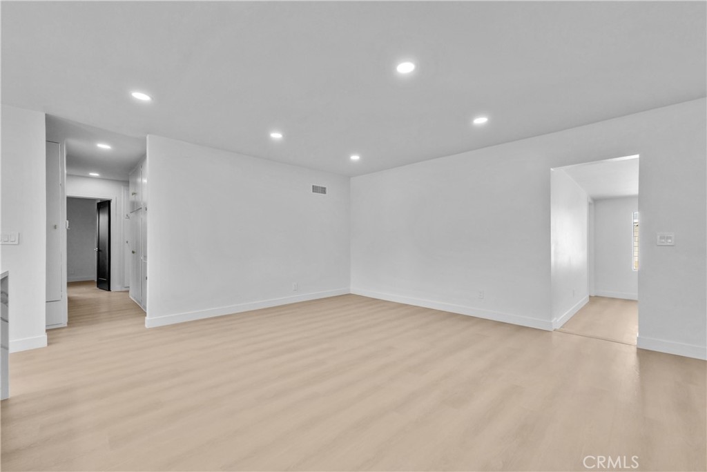 9900 Niagara Property Photo 18