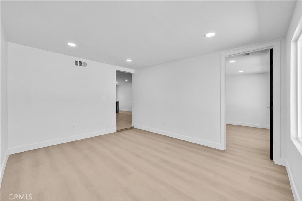 9900 Niagara Property Photo 20
