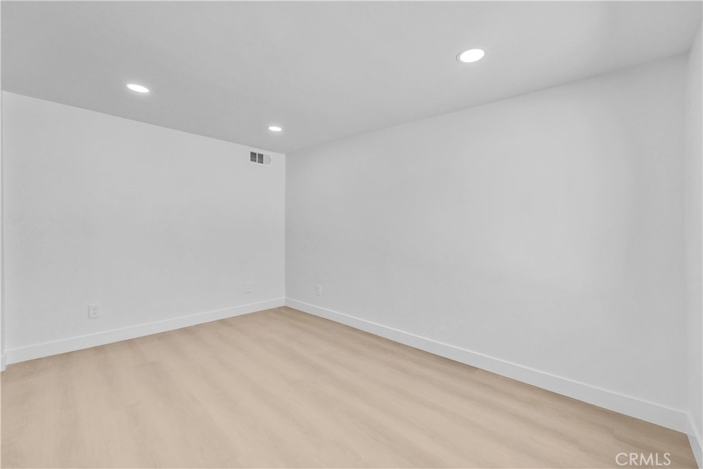 9900 Niagara Property Photo 21