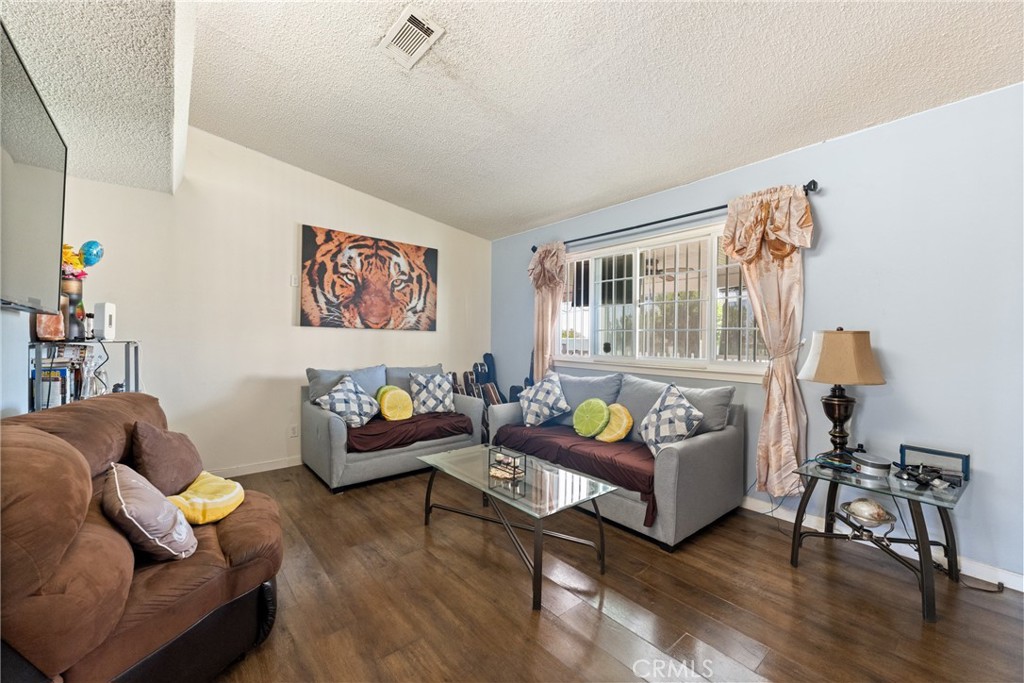 6070 Blythe Avenue Property Photo 4