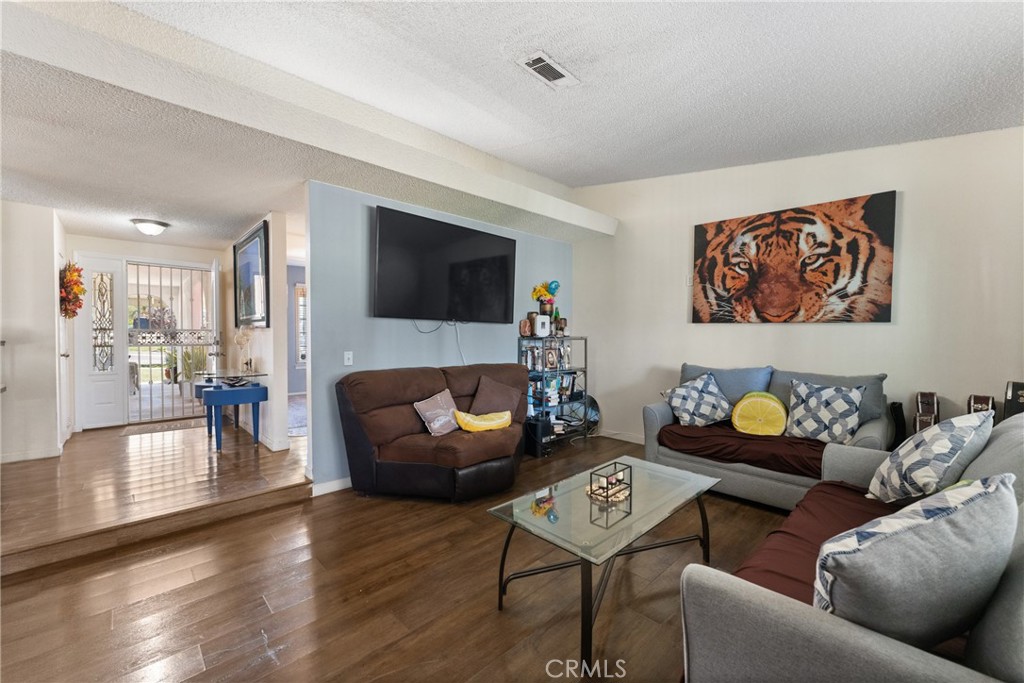 6070 Blythe Avenue Property Photo 5