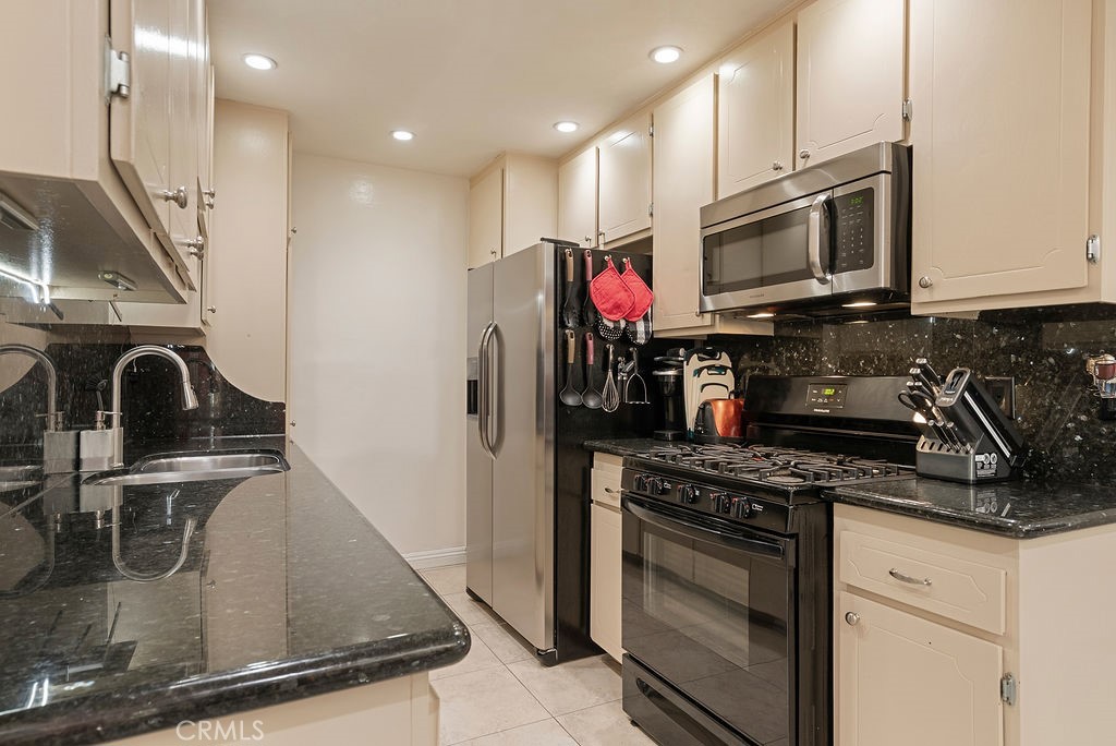 555 D Property Photo 3