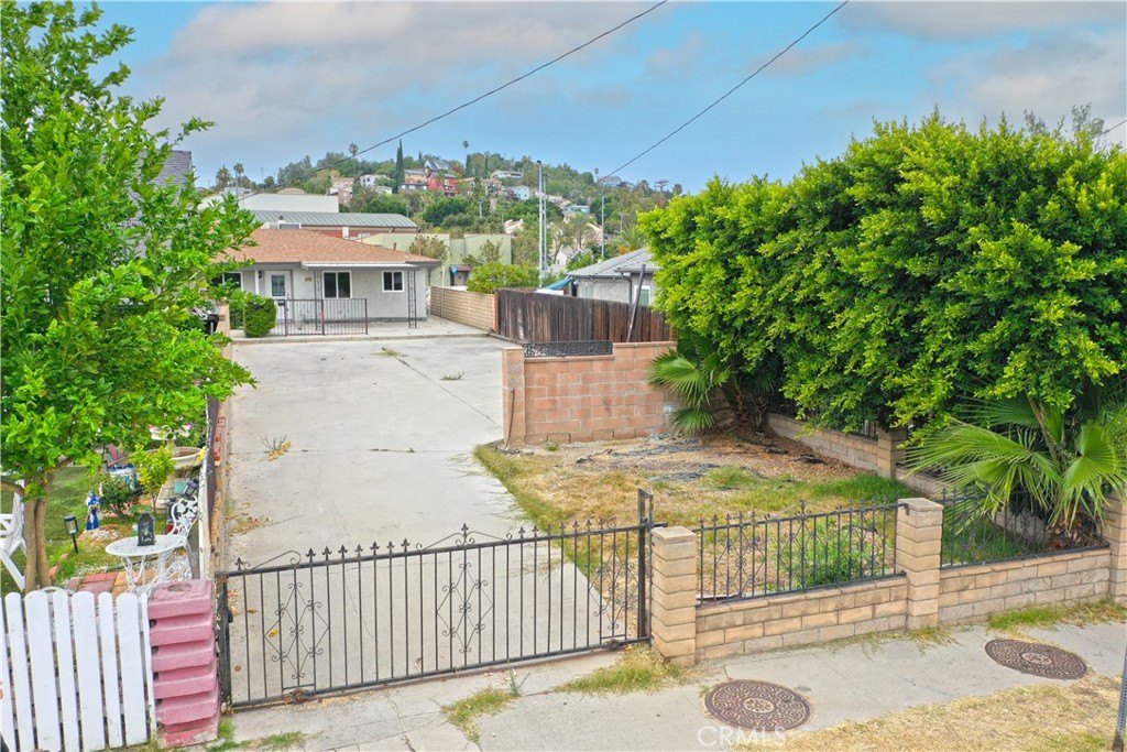 5245 Navarro Property Photo 4
