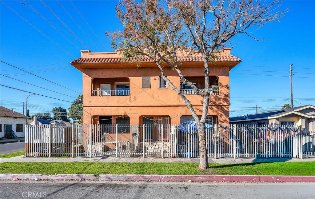 9019 S San Pedro Property Photo 1
