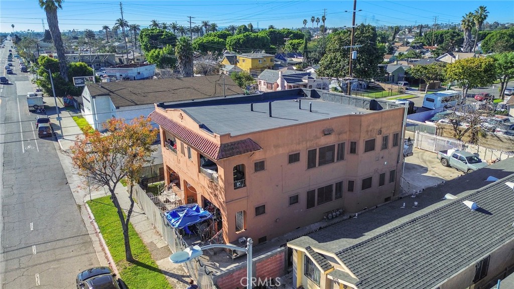 9019 S San Pedro Property Photo 3