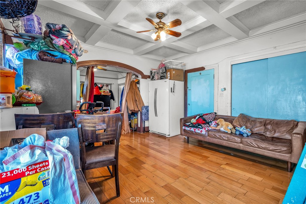 9019 S San Pedro Property Photo 9